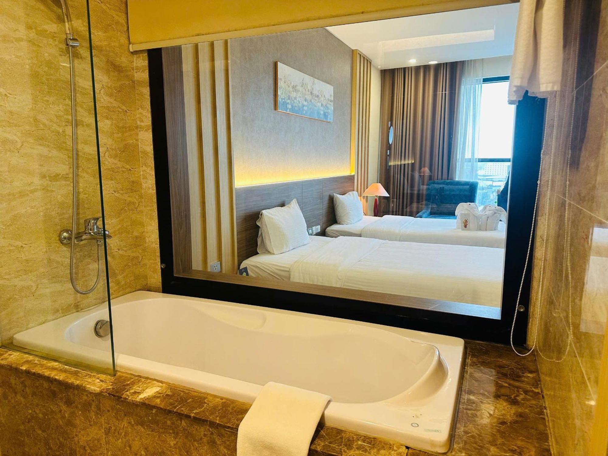 Muong Thanh Grand Quang Tri Hotel Buitenkant foto